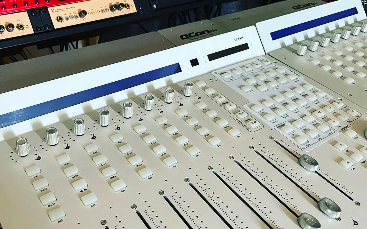 Surface de contrôle et périphériques de mixage